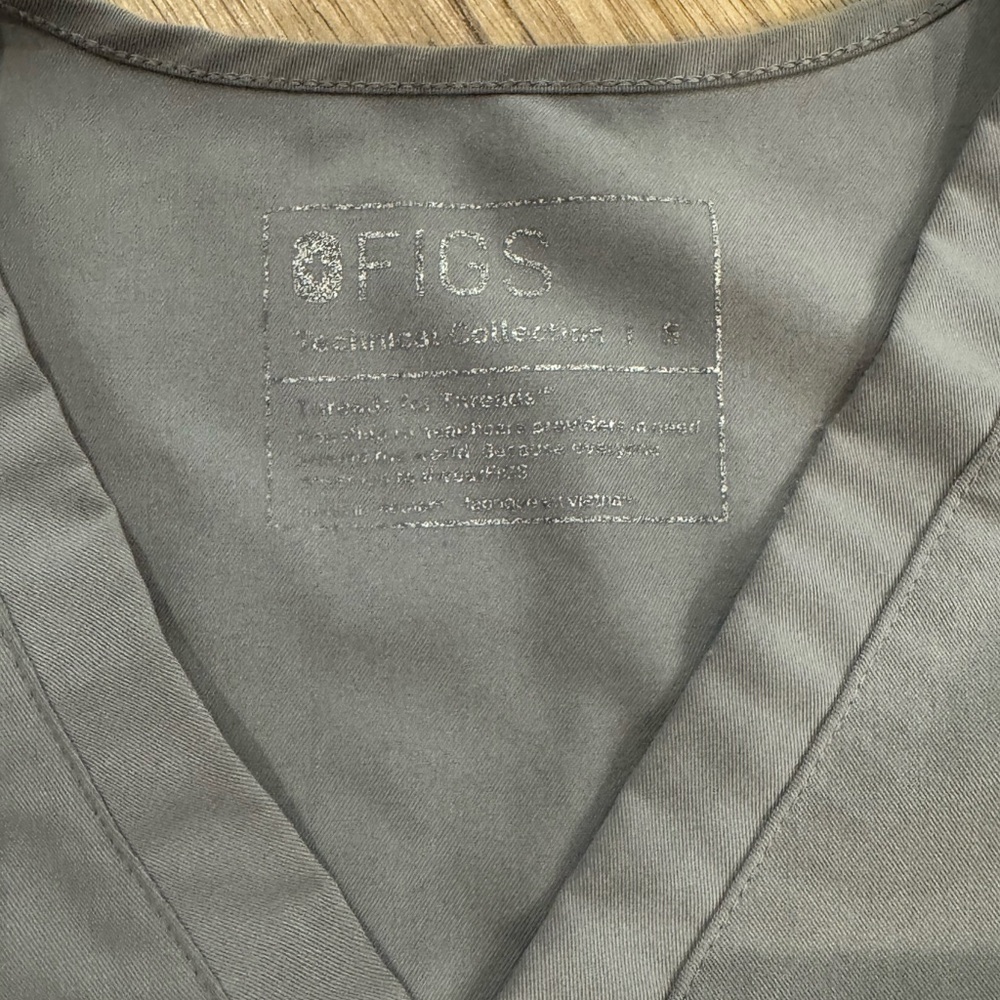 Figs Technical Collection Gray women’s scrubs